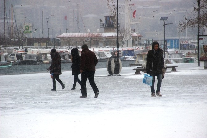 Çanakkalede 3 İlçede Okullara Kar Tatili