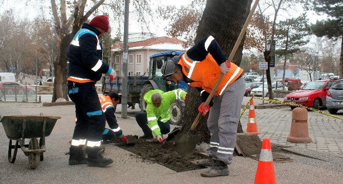 Çankırıda Kardan Bozulan Yol Ve Kaldırımlar Onarılıyor