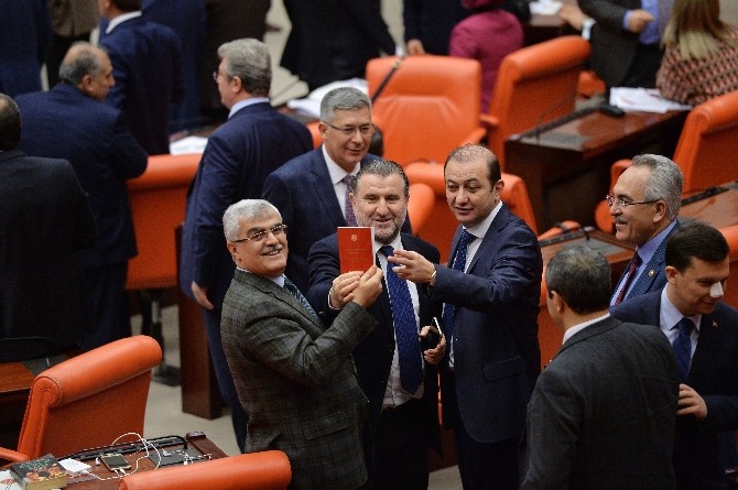 Chp Milletvekillerinden Anayasalı Protesto