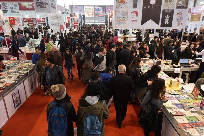 Çukurova Kitap Fuarını 265 Bin Okur Ziyaret Etti