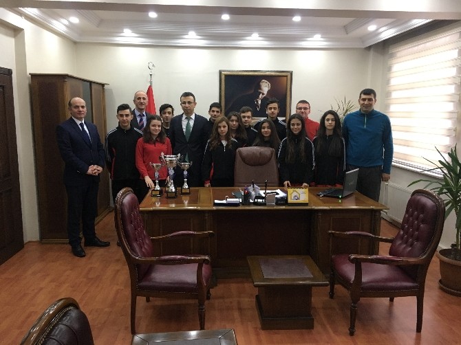 Devrek Hamidiye Anadolu Lisesi Kros Karşılaşmalarında Birinci Oldu