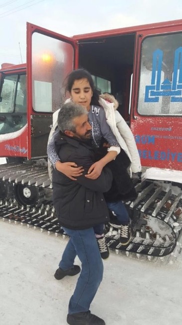 Doğuda Hastaların İmdadına Kar Üstü Araçlar Yetişiyor