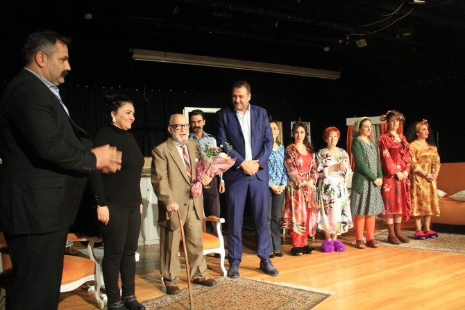 Düdüklüde Kıymalı Bamya Adlı Tiyatro Oyunu Kartalda Sahnelendi