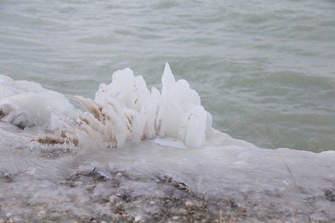 Eğirdir Gölünün Kıyısı Dondu