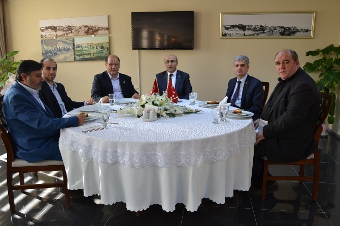 Eğitim Bir Senden Yetimle Kucaklaşma Çağrısı