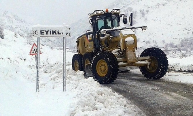 Ekipler Köy Yollarını Ulaşıma Açmak İçin Hazır Bekliyor