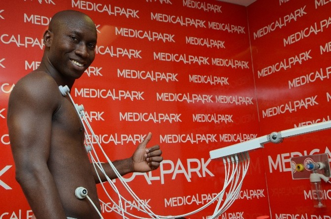 Elazığsporun Yeni Transferi Diarra Sağlık Kontrolünden Geçti