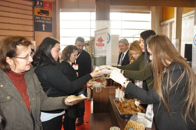 Emit Fuarında Ereğli Pidesi İkram Edildi