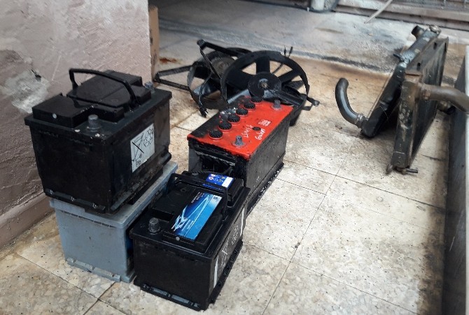 Erdemlide Biri Uyuşturucu Taciri, 2Si Hırsız Toplam 3 Kişi Tutuklandı