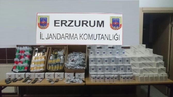 Erzurumda 3 Bin 360 Paket Kaçak Sigara Ve 845 Adet Cep Telefonu Ele Geçirildi