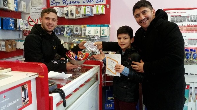 Esnaftan Başarılı Öğrencilere Hediye