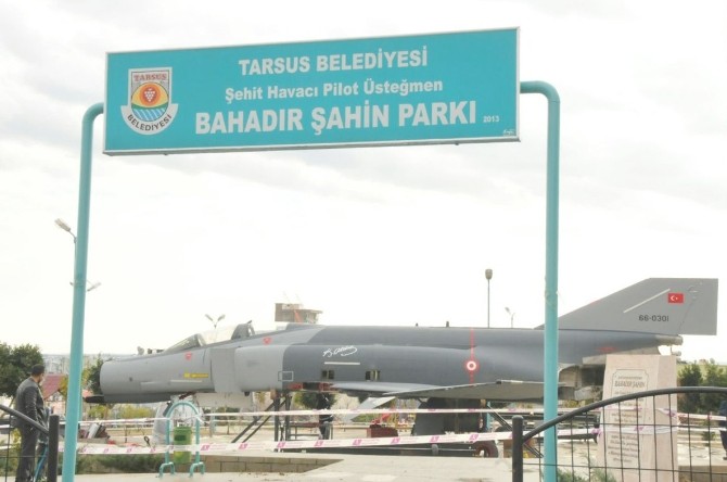 F4 Savaş Uçağı Tarsusta