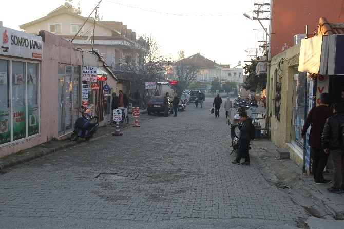 Fethiyede Yolun Karşısına Geçmek İsteyen Kadına Kamyon Çarptı