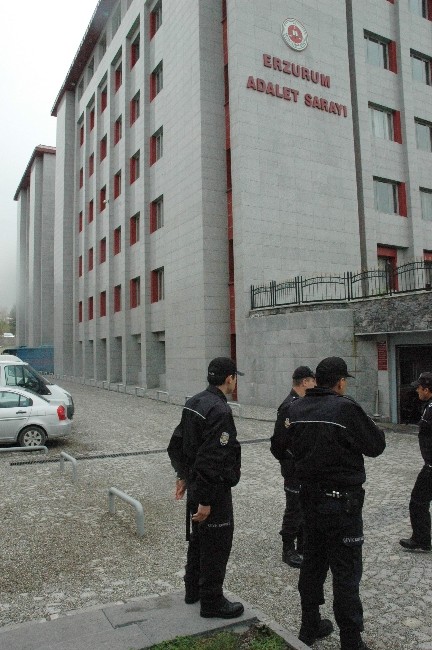 Fetönün Yurt Ağabey Ve Ablalarına Şafak Baskını