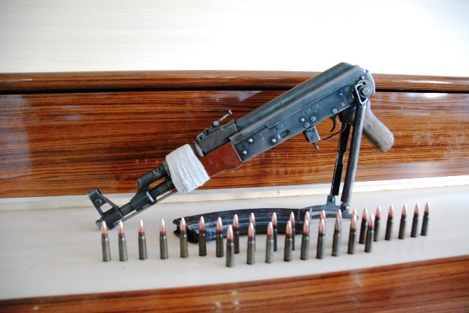 Gaziantepte Bir Evde 1 Kaleşnikof Ve 30 Mermi Ele Geçirildi