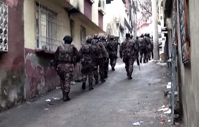 Gaziantepte Deaş Cephaneliği Bulundu, 19 Kişi Gözaltına Alındı