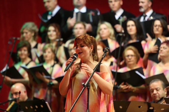 Gaziemirde Kursiyerlerden Müzik Ziyafeti