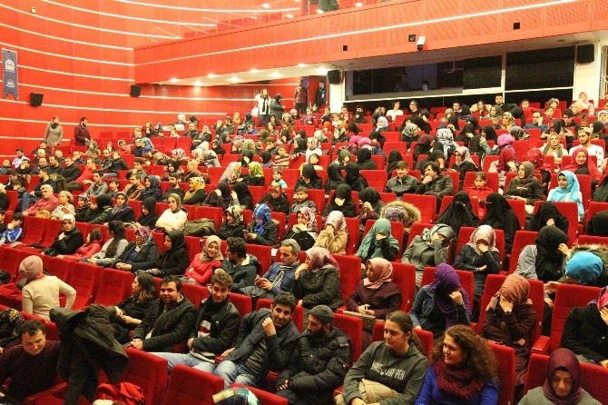 Gebzede Ziyafet Sofrası Tiyatro Oyununa Büyük İlgi