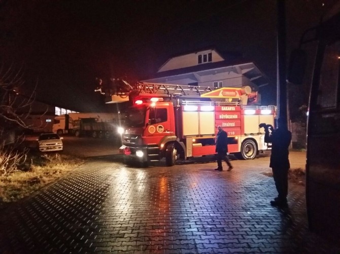 Genç Kız İnşaata Çıkarak İntihar Etmek İstedi