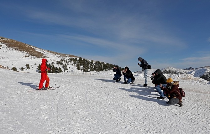 Gençler Ziganada Hem Fotoğraf Çalıştı Hem Kaydı
