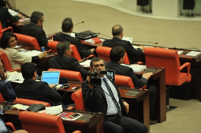 Genel Kurulu Canlı Yayınlayan Vekil İhaya Konuştu