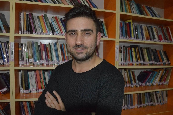 Gönlünü ‘Kütüphaneye Kaptırdı