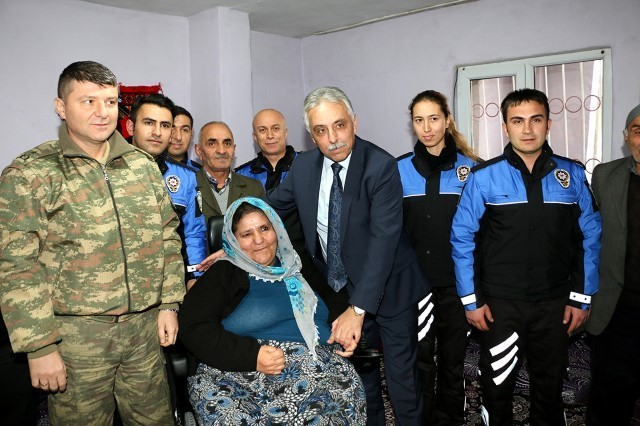 Hakkari Emniyet Müdürlüğünden Örnek Davranış