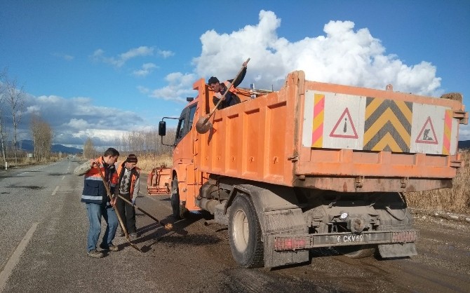 Hisarcıkta Yollara Asfalt Yama Yapılıyor