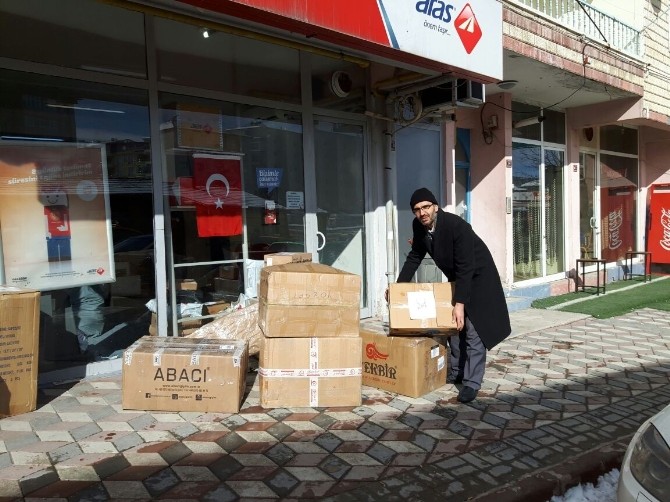 İhhli Kadınların Ördüğü Kazaklar Suriyeli Çocukları Isıtacak