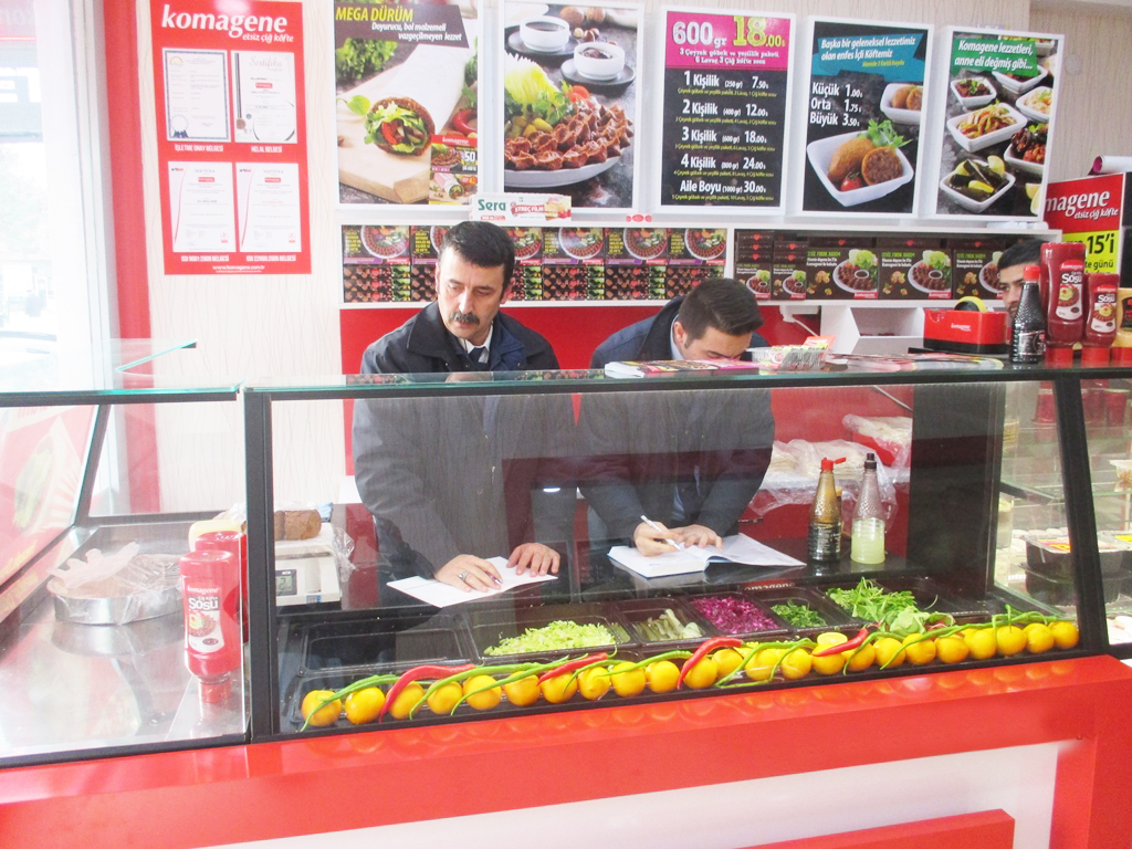 ÇİĞ KÖFTECİLER DENETİMDEN GEÇTİ