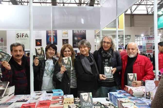 İzol, 5. Kitabı Olan Rozayı Okurlarıyla Buluşturdu