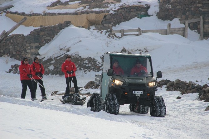 Jak Ekipleri Palandökende Hayat Kurtarıyor