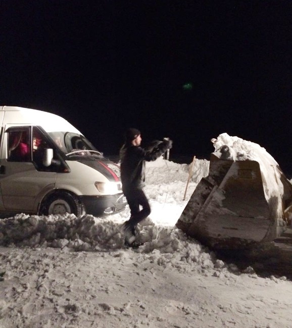 Karda Mahsur Kalan Baba-Kız Kurtarıldı