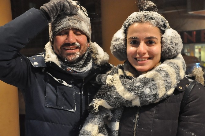 Karsı Kar Ve Tipi Esir Aldı