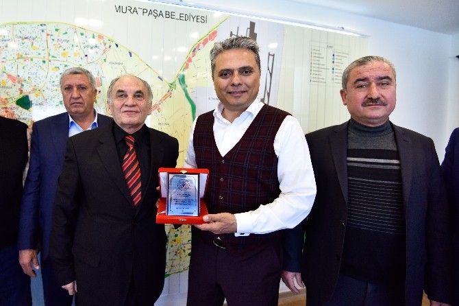 Kırcamililerden Başkan Uysala Teşekkür Plaketi