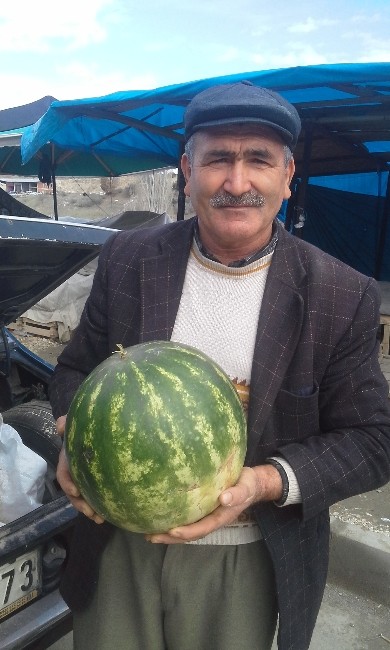 Kış Ortasında Karpuz Satıyor