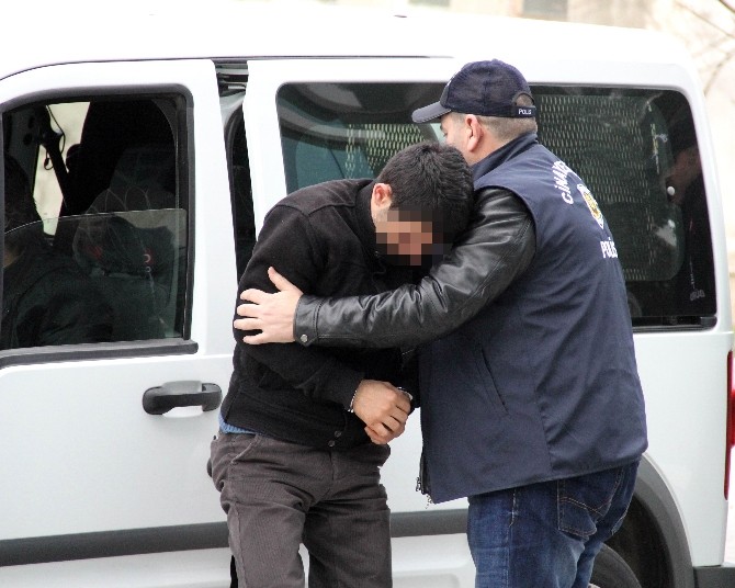 Kız Arkadaşına Laf Attığı İddiasıyla Askeri Vuran Gence 4 Yıl 2 Ay Hapis