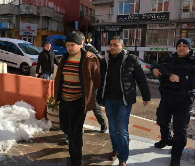 Kızı Ve Yeğeni İle Kayıplara Karışan Adam Bandırmada Yakalandı