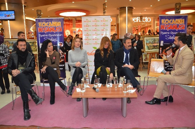 Kocamın Nişanlısı İsimli Tiyatro Oyununun Oyuncuları Malatya Park Avmde