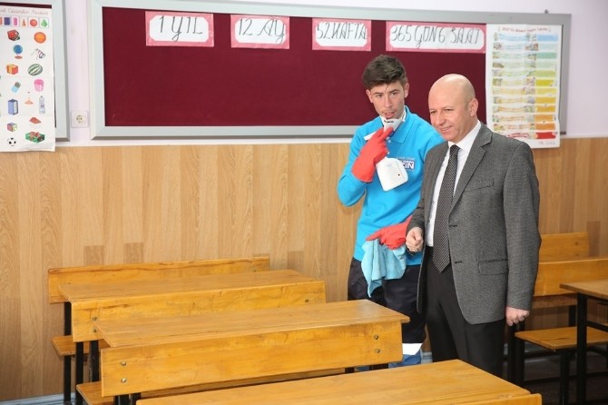 Kocasinan Belediyesi Okul Temizlik Hijyen Ekibi İle Okulları Temizliyor