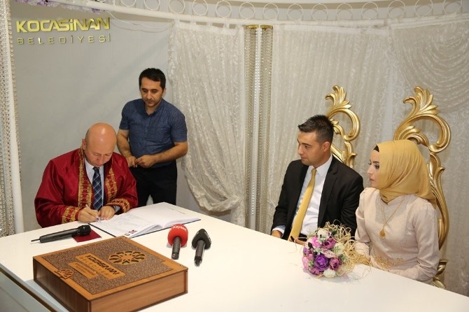 Kocasinanda 3 Bin Çift Evet Dedi