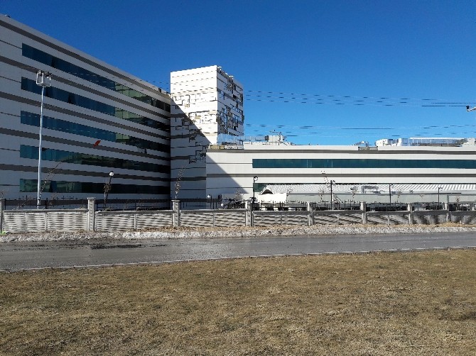 Konyada Lodos Çatıları Uçurdu