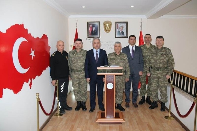 Korgeneral Çetinden Vali Topraka Ziyaret