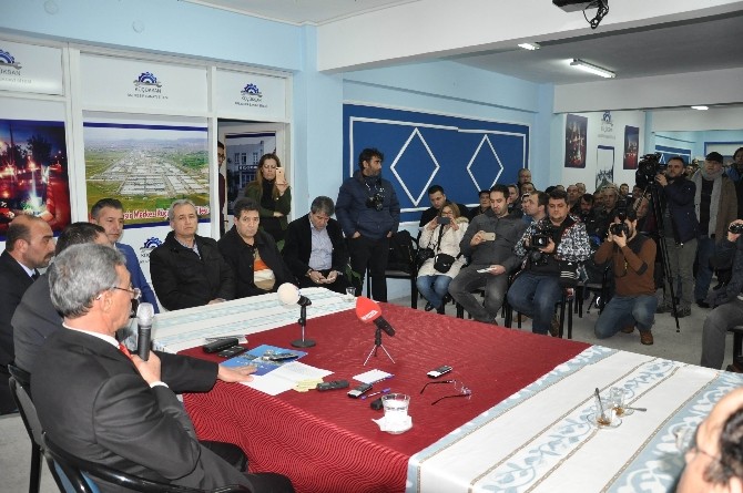 Küçüksanda Gergin Toplantı