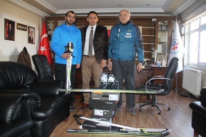 Kulüplere Kayak Malzemesi Desteği