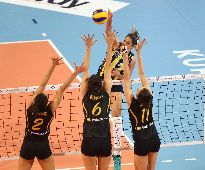 Kupa Voleyde Şampiyon Fenerbahçe