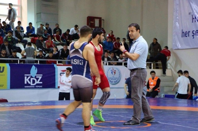 Malatyalı Güreş Hakemi Mehmet Arı İran Da Türkiyeyi Temsil Edecek