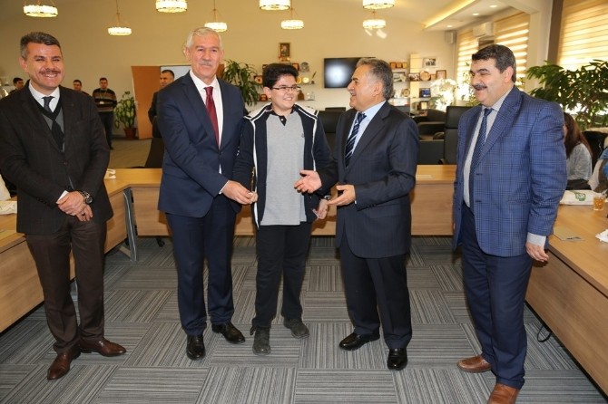 Melikgazi Belediyesi Teogda Başarılı Olan Öğrencileri Ödüllendirdi