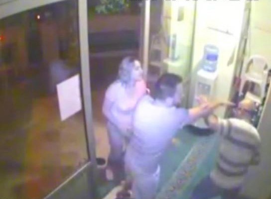 Meraktan Gelip Sonra Müezzini Darp Etmişler