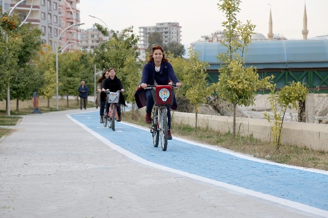 Mezitlide Belediye Personelinin Bisikletli Mesaisi